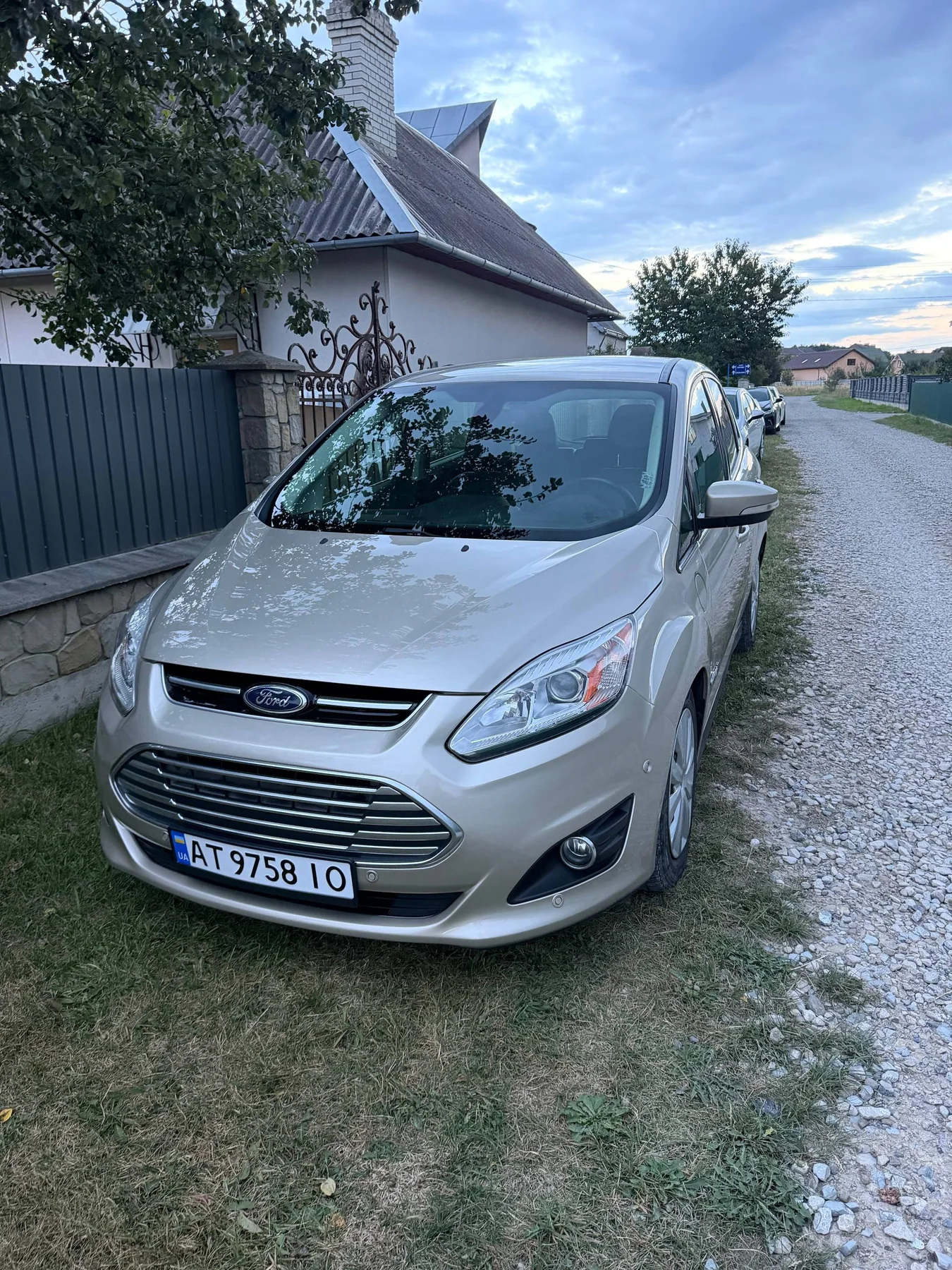 Ford C-Max 2017 — загальний вигляд спереду