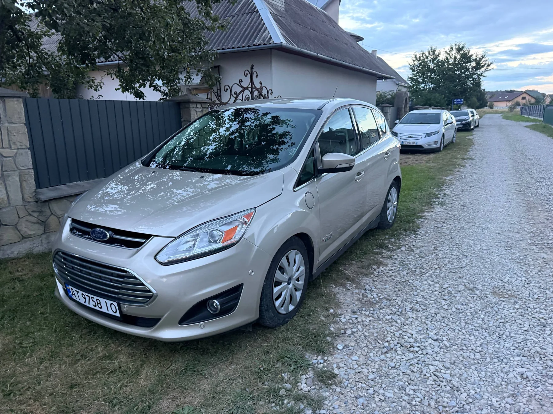 Ford C-Max 2017 — вигляд спереду ліворуч