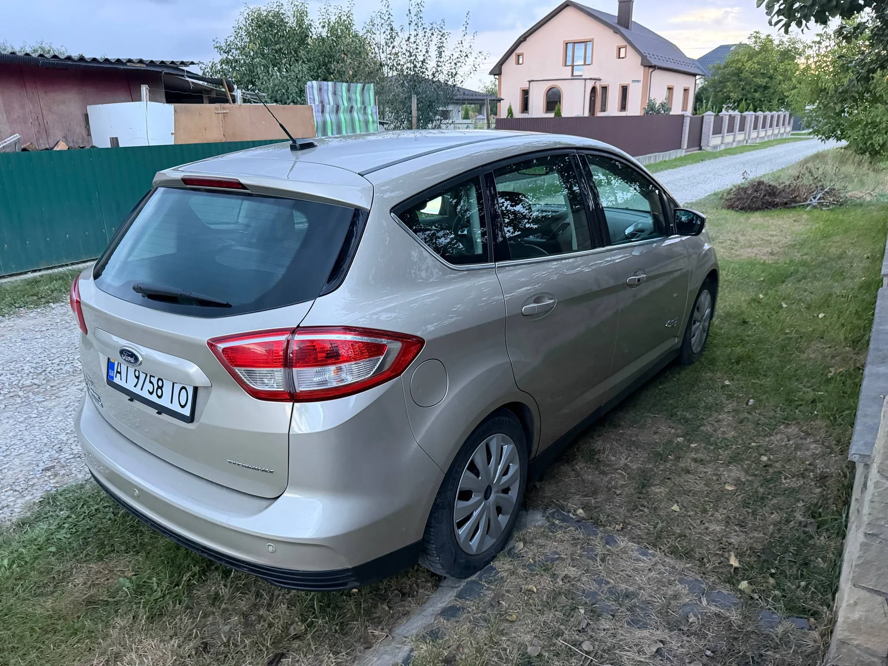 Ford C-Max 2017 — вигляд ззаду праворуч