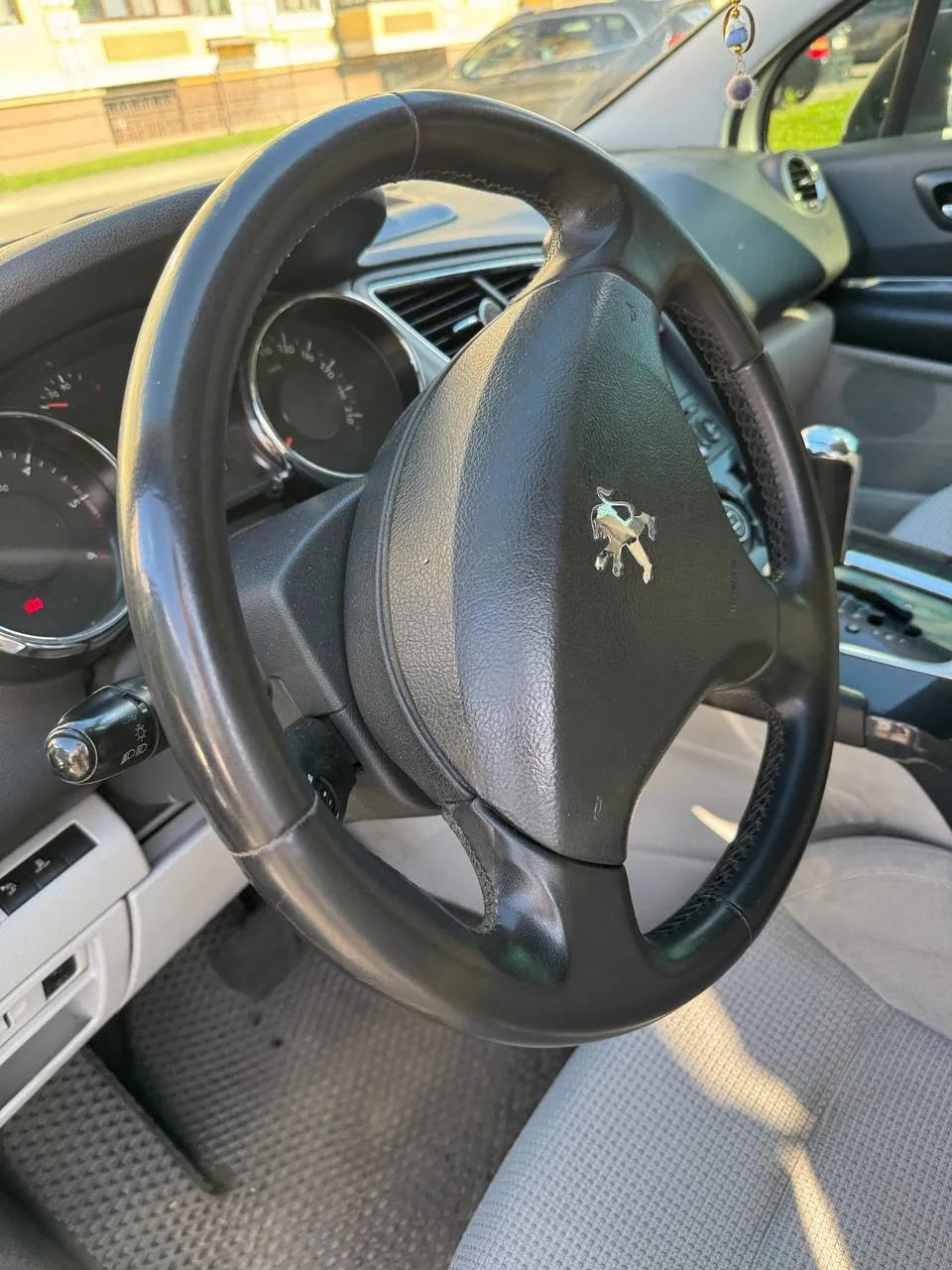 Салон Peugeot 5008 2010 під час виїзної перевірки