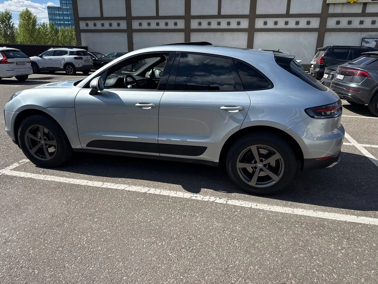 Porsche Macan 2019 — профіль лівого боку