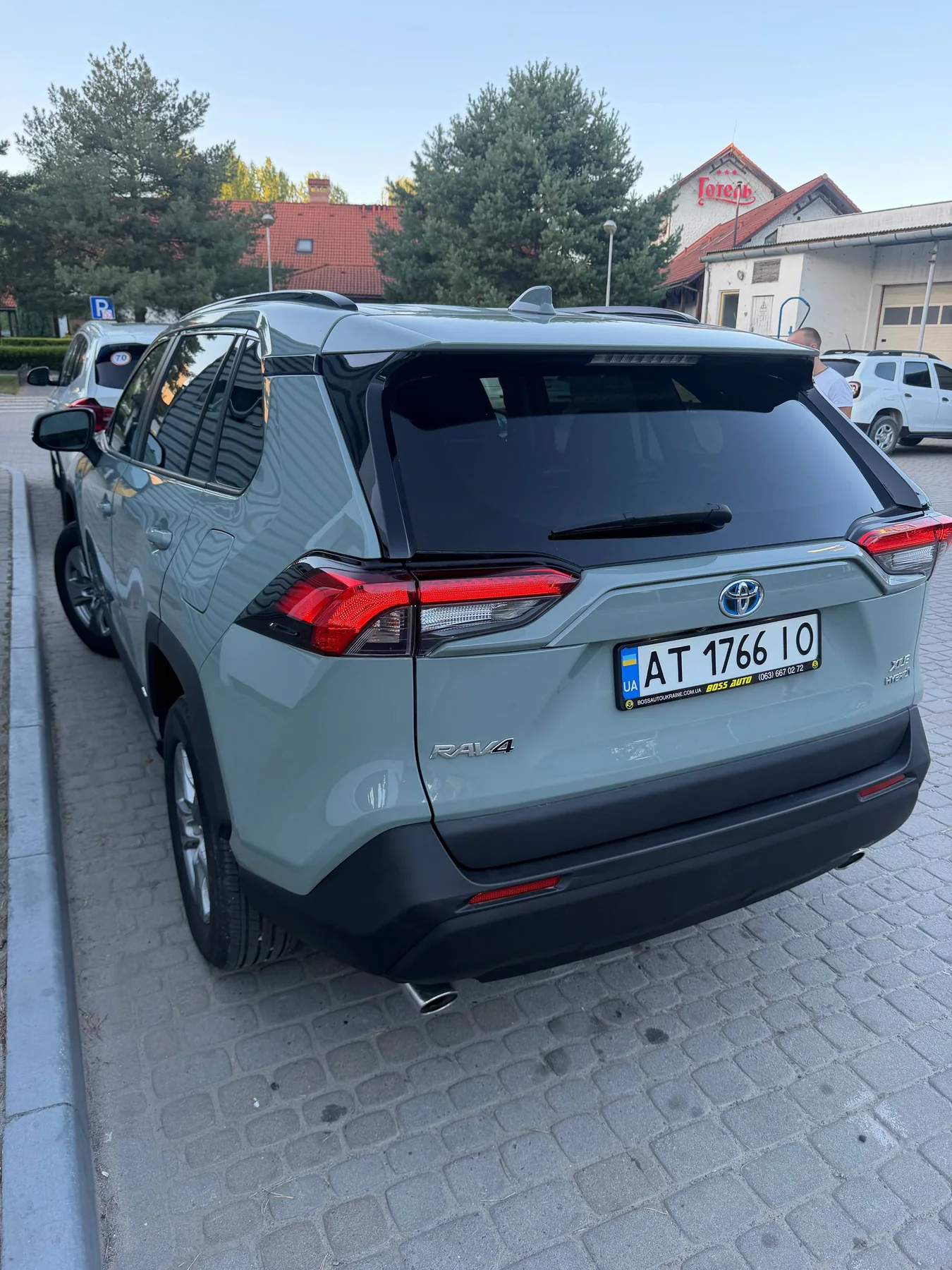 Toyota RAV4 2023 — вигляд ззаду